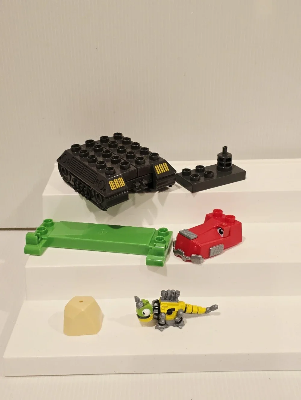 Mega Bloks Construx Dinotrux Dino Showdown Parts